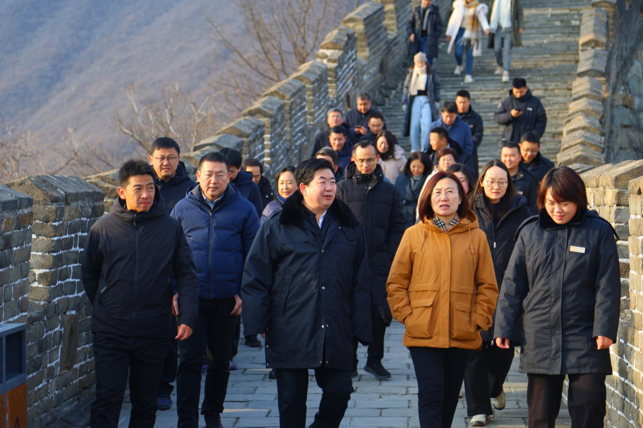 西城区区委书记孙硕一行到乐橙国际所属慕田峪长城景区调研